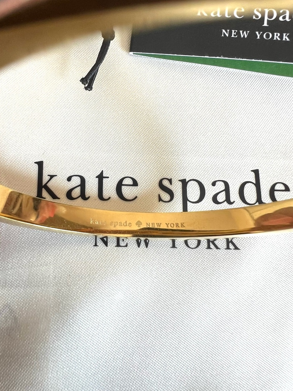 NWT Kate Spade Spot The Spade Enamel Hinged Bangle Black - Picture 2 of 12